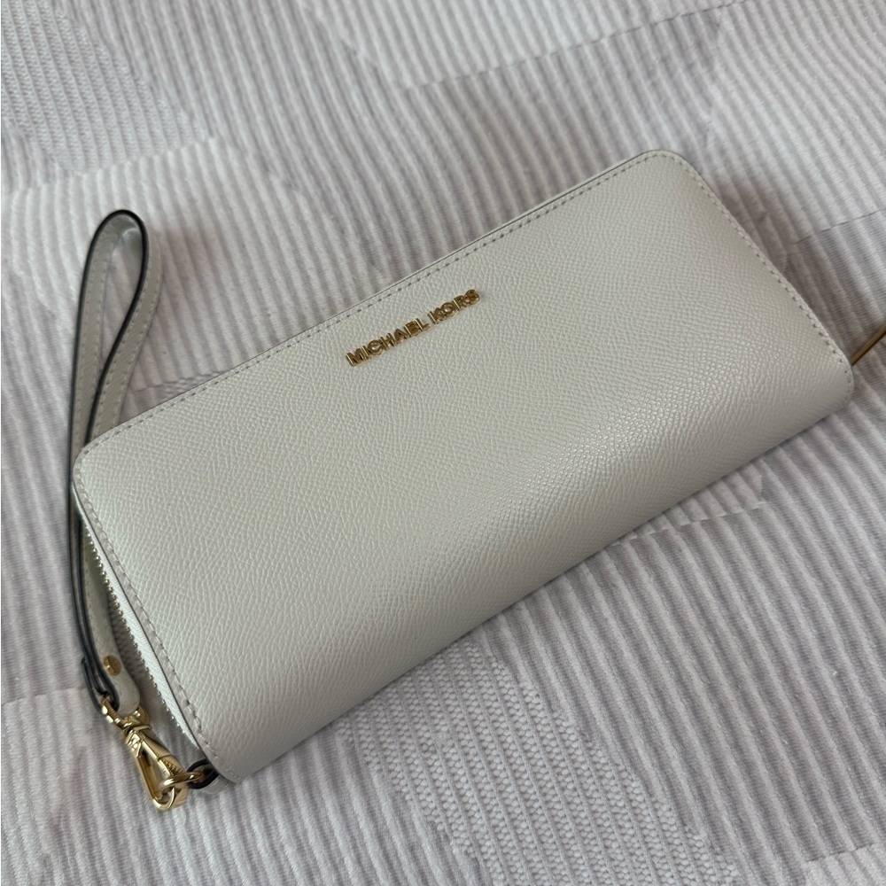 Michael Kors White Wristlet Wallet